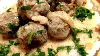 Тефтели со сметанным соусом