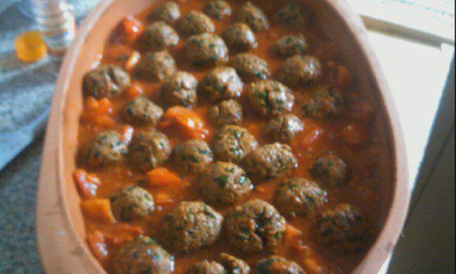 Рецепт тефтелей в томатном соусе с яйцами