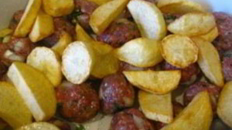 тушеная картошка с тефтелями