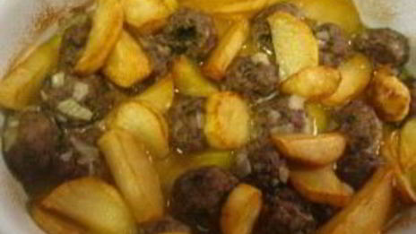 тушеная картошка с тефтелями