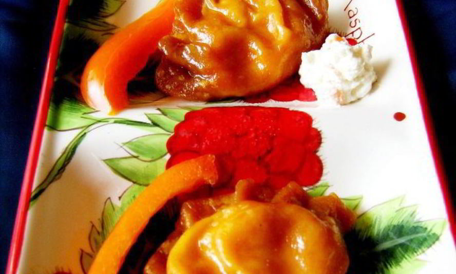 Рецепт красных паровых вареников с творогом и паприкой