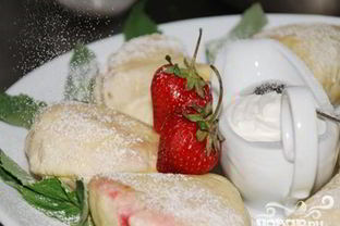 Паровые творожные вареники с клубникой