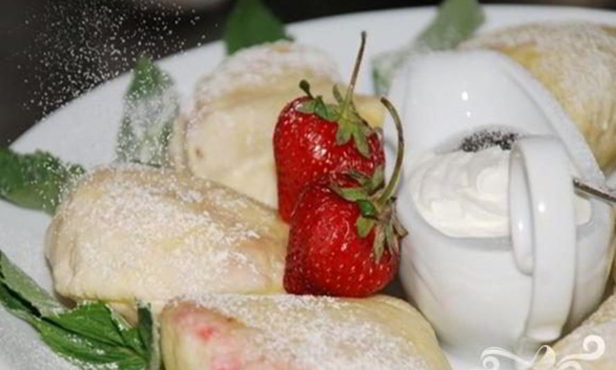 Рецепт паровых творожных вареников с клубникой