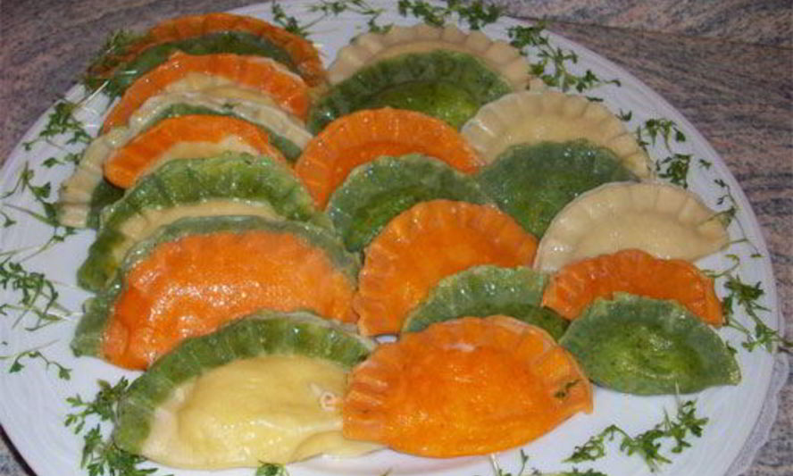 Рецепт цветных вареников с семгой