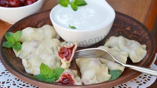 Вареники на пару в мультиварке с вишнями