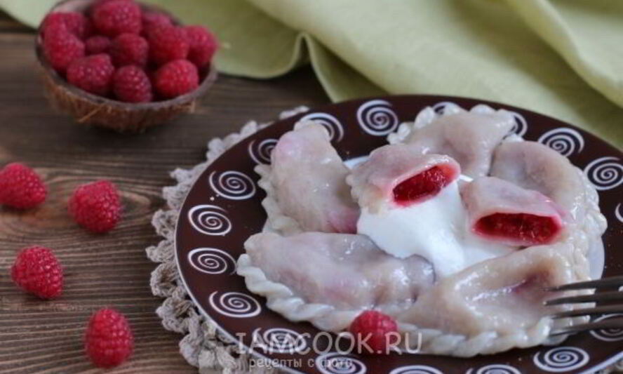 Рецепт вареников на воде со свежей малиной