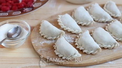 вареники на воде со свежей малиной