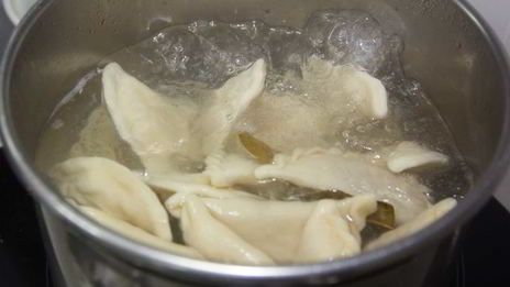 вареники с кислой капустой и мятым картофелем