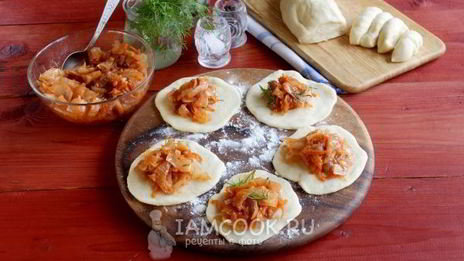 вареники с квашеной капустой и салом