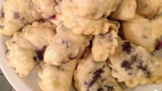 Вареники с творогом и изюмом