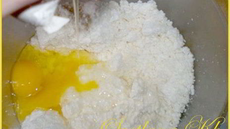 вареники с творогом и мятно-малиновым соусом