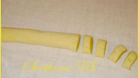 вареники с творогом и мятно-малиновым соусом