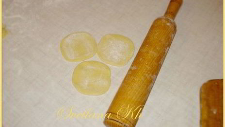 вареники с творогом и мятно-малиновым соусом