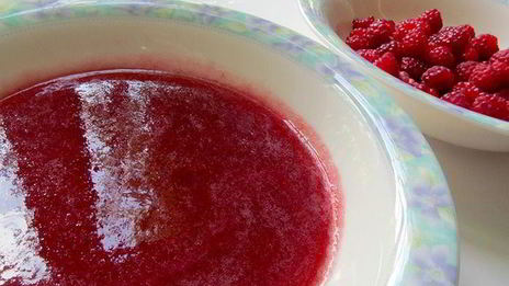 вареники с творогом и мятно-малиновым соусом