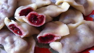 Вареники с вишней на основе заварного теста