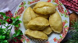 Вареники с вишней на пару