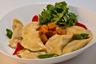 Вареники со свининой и зелеными сливами