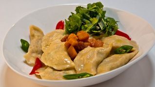 Вареники со свининой и зелеными сливами