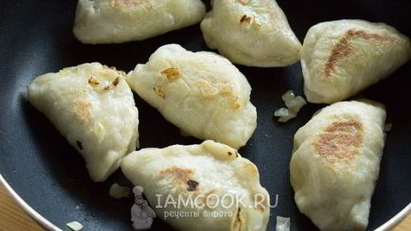 золотистые вареники с капустой