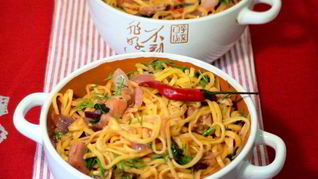 Яичная лапша с грудинкой