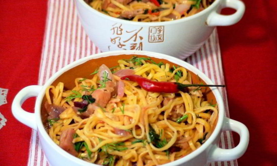 Рецепт яичной лапши с грудинкой