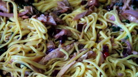 яичная лапша с грудинкой