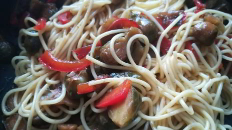 яичная лапша с овощами по-азиатски