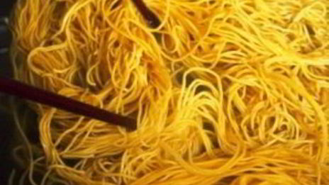 яичная лапша с соевым соусом