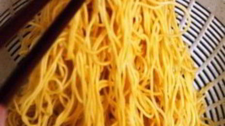 яичная лапша с соевым соусом