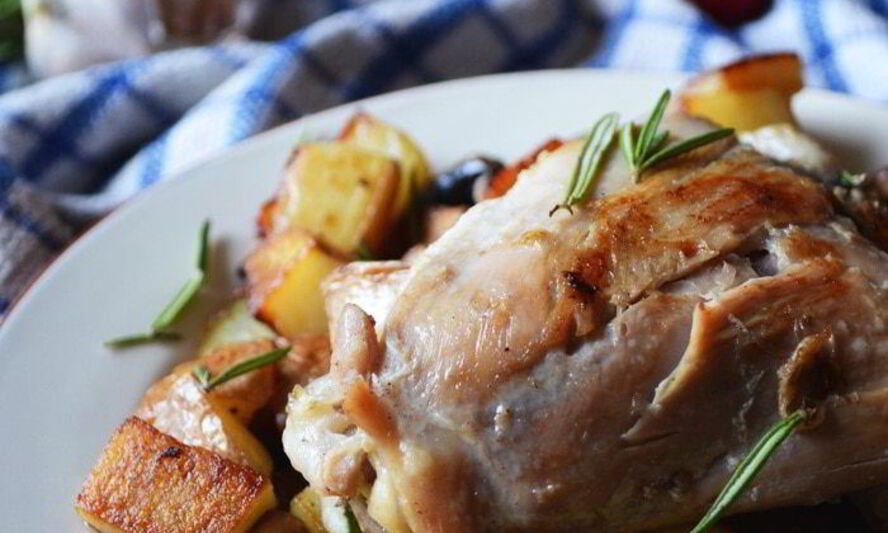 Рецепт куриного жаркого с грибами, картофелем и розмарином