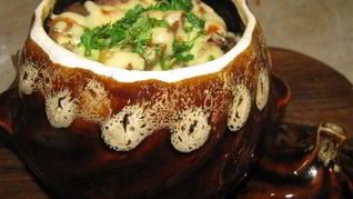 Вкусное жаркое в горшочках