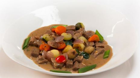 жаркое из глазного мускула с глазастыми овощами