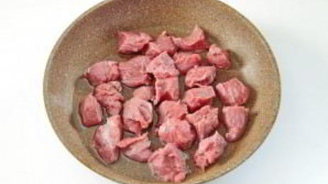 жаркое из говядины с зеленым луком