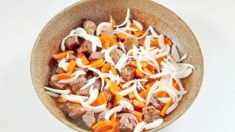 жаркое из говядины с зеленым луком