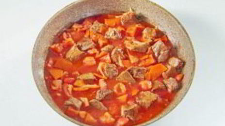 жаркое из говядины с зеленым луком