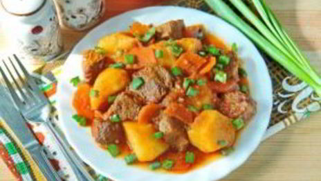 жаркое из говядины с зеленым луком