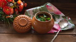 Жаркое из курицы в горшочке