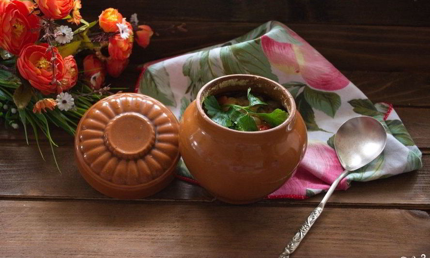 Рецепт жаркого из курицы в горшочке