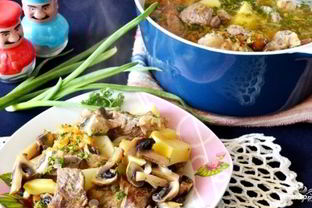 Жаркое из свинины с картофелем и грибами