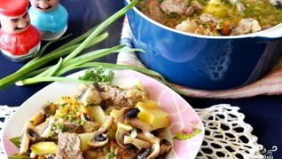 Жаркое из свинины с картофелем и грибами