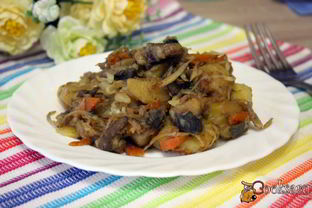 Жаркое из свинины с картофелем и сушеными грибами