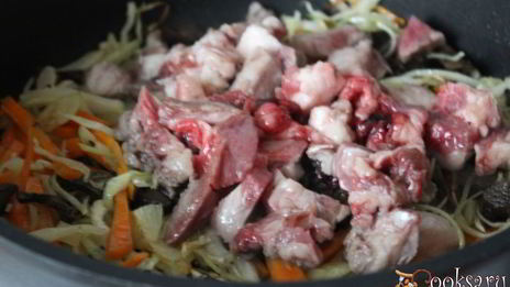 жаркое из свинины с картофелем и сушеными грибами