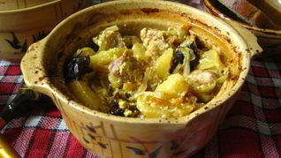 Жаркое из свинины в горшочках