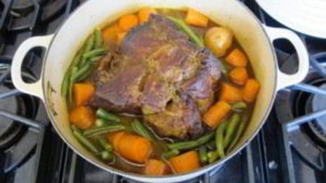жаркое с говядиной, картофелем и фасолью