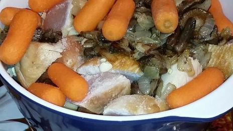 жаркое с индюшкой и маслятами