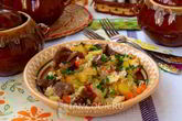 Жаркое с мясом в горшочках