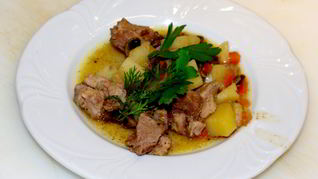 Жаркое со свининой и картошкой в мультиварке