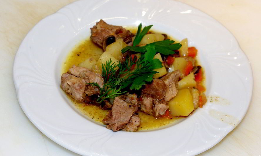 Рецепт жаркого со свининой и картошкой в мультиварке