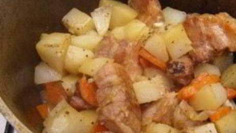 жаркое со свиными ребрышками