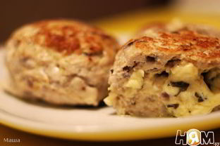 Мясные зразы с сыром и яйцом